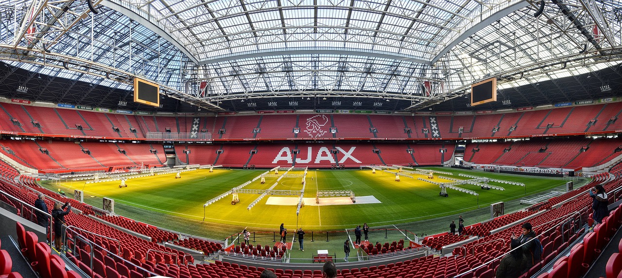 mokergroot stadion in amsterdam